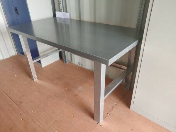 Metal work bench