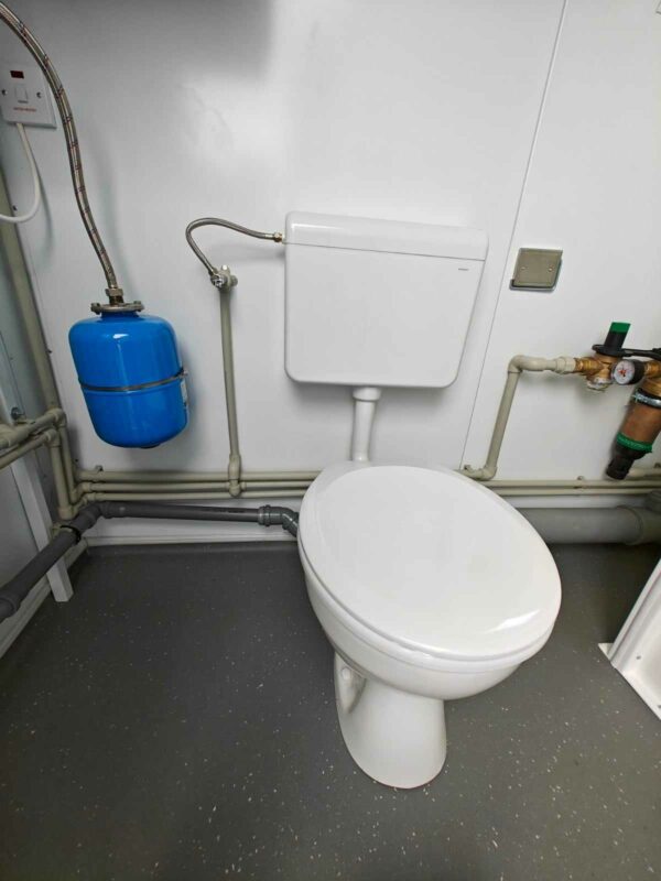 Containex outdoor toilet with insulated shower 1370x 2370 - Image 10