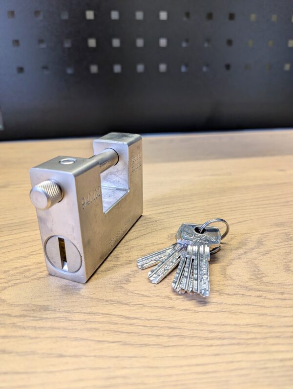 Container lock