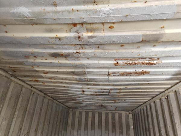 20DC Shipping container MIIU3423848 - TALLINN (damaged, door opens with difficulty + roof leaks) - Image 6