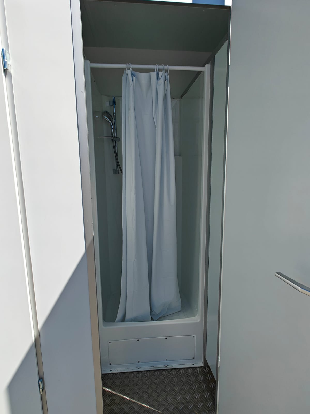 Containex XL -ulkosuihku – MIIU2290 saniteettimoduuli - Image 8